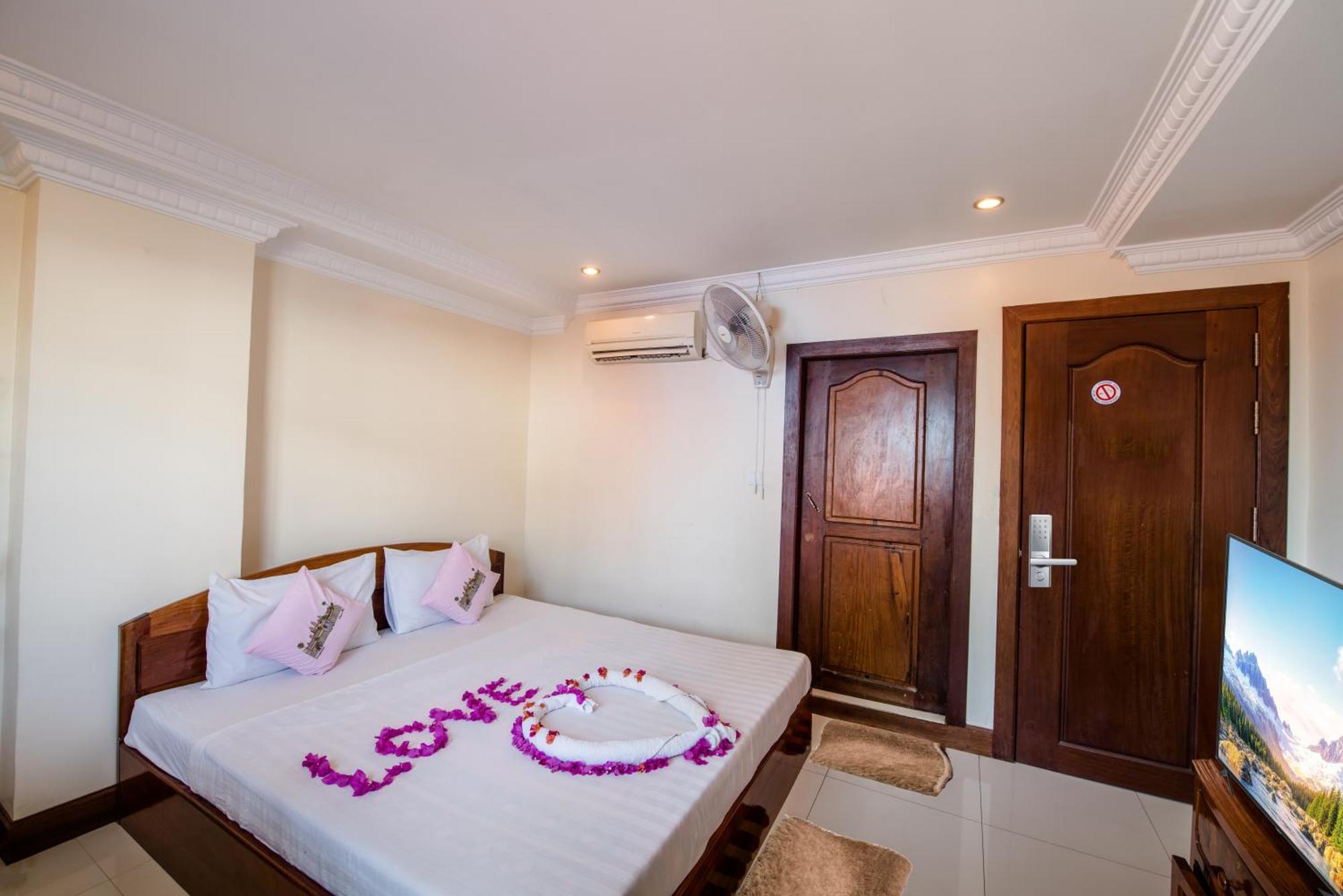 Seng Hout Hotel Battambang Buitenkant foto