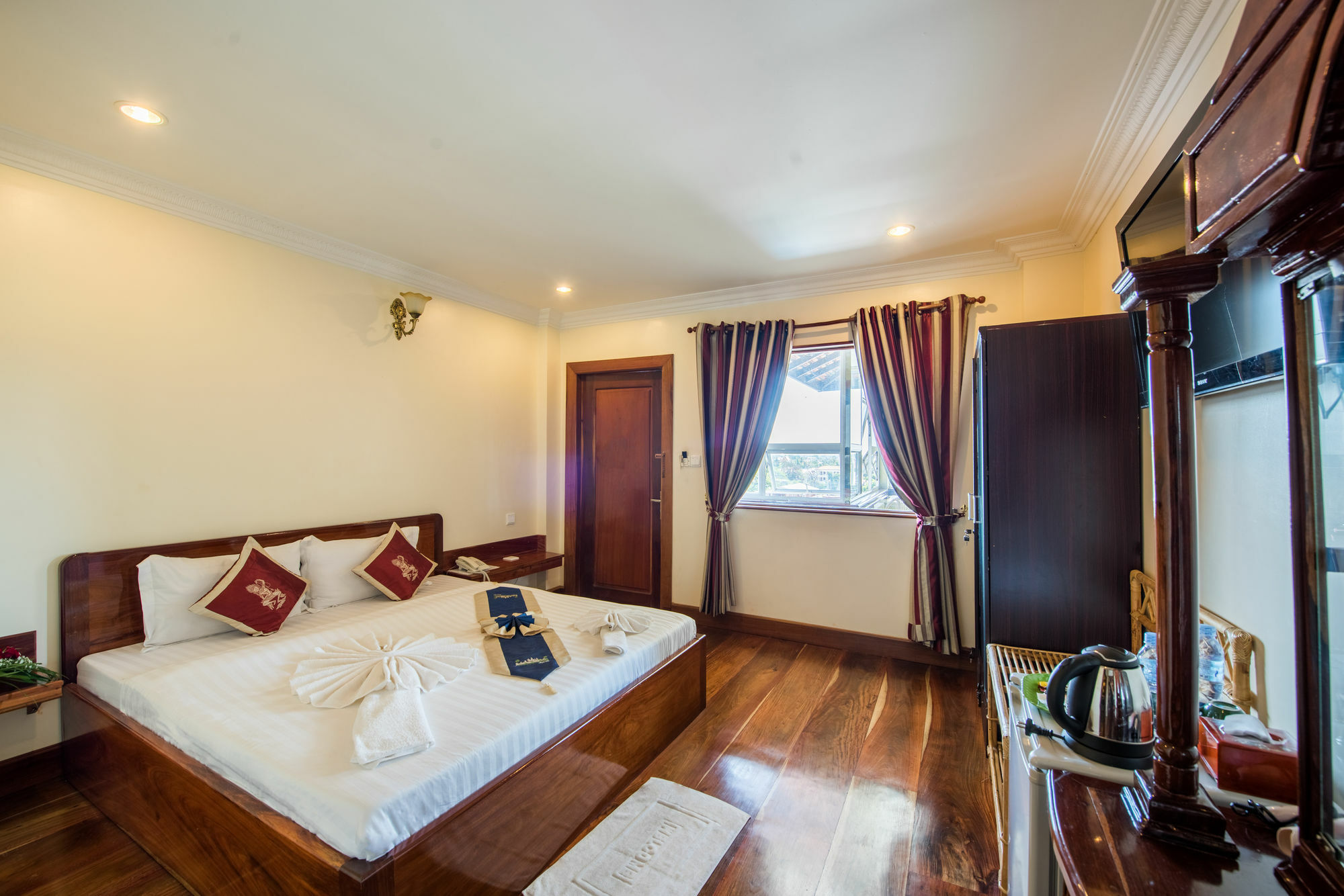Seng Hout Hotel Battambang Buitenkant foto